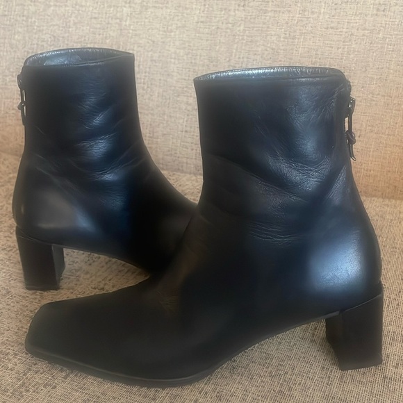 Stuart Weitzman Black Heeled Booties Size 10 AA - Picture 8 of 13